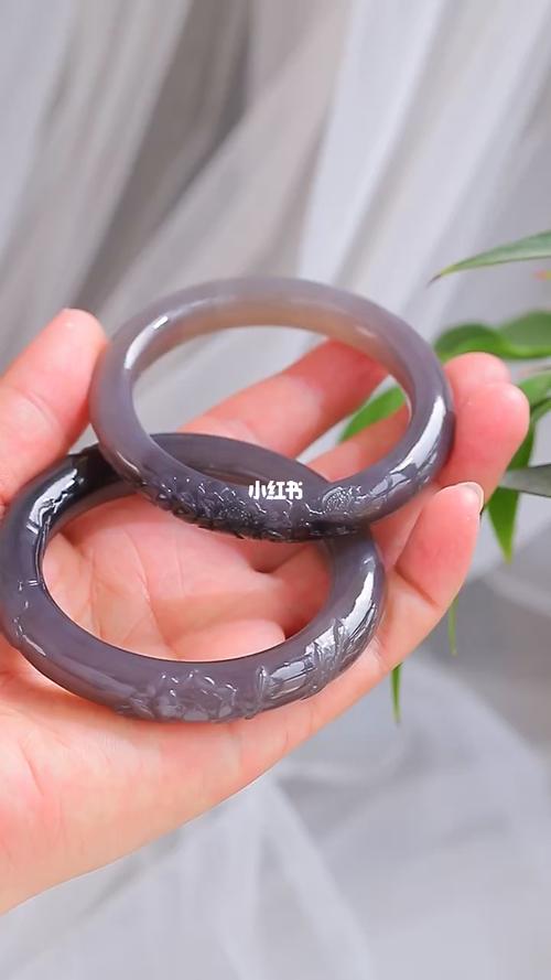 冰油底感搭配浓郁帝王紫,小巧圆满的镯型精致唯美_和田玉_种草_手镯