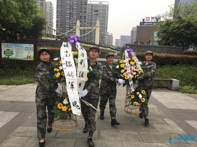 军嫂清明情思:敬崇烈士父母 告慰烈士英灵(2)