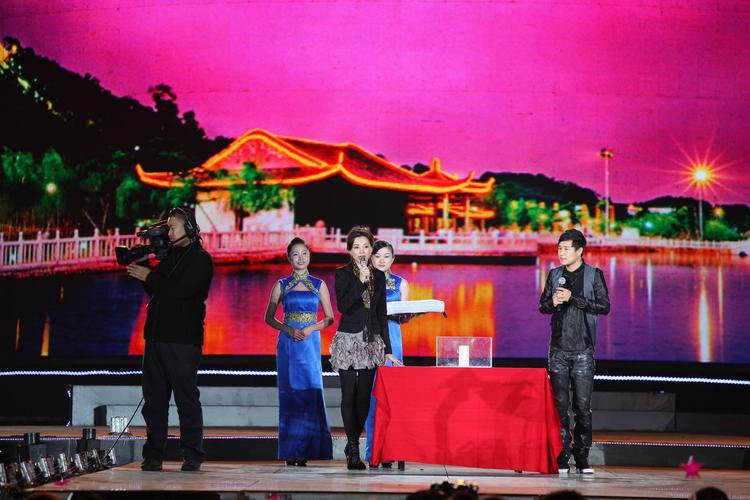 欢乐中国行,快乐在进行(见过吹牛的,没见过这么能吹的