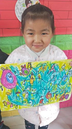 刘店幼儿园美术班:蜡棒画:《奇妙的数字宝宝》.