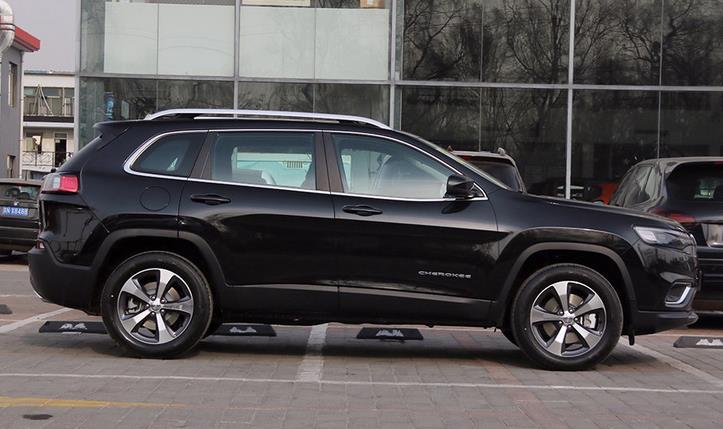 进口自由光值多少钱(jeep自由光报价及图片)