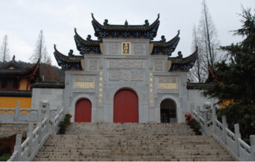 五祖寺位于湖北省黄梅县东12公里的东山当时称东山寺后世改称五祖寺