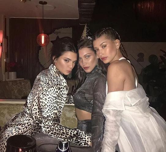 网易首页>网易号>正文申请入驻> bella也被称为是街拍高产女王,她的穿