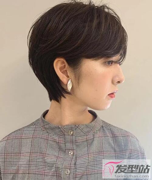 女生撇耳短发发型