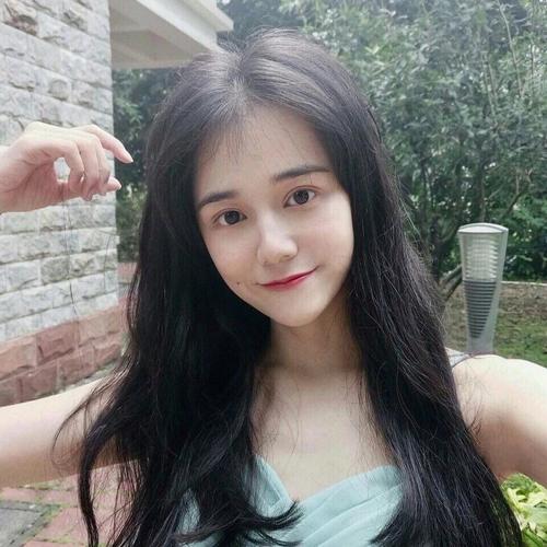 真人女生头像:姑娘啊,星河滚烫,你是人间理想.