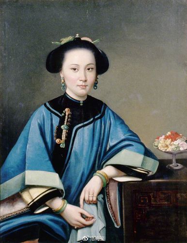 影像服饰史香妃像中的鬅头与大袖