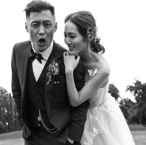 通过篮球她认识了余文乐,两个恋爱一年决定结婚.