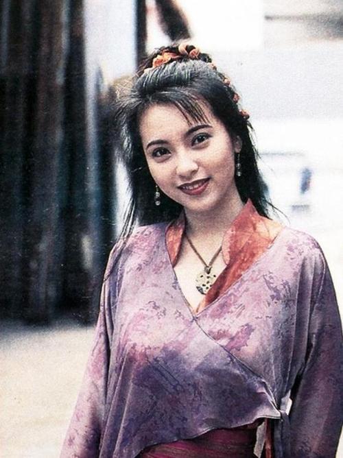 95年她在关礼杰版《小李飞刀》中饰演天下第一美女林仙儿,外表纯洁