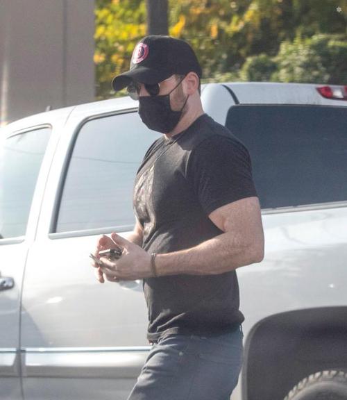 muscle桃克里斯埃文斯现身诊所倒三角身材绝