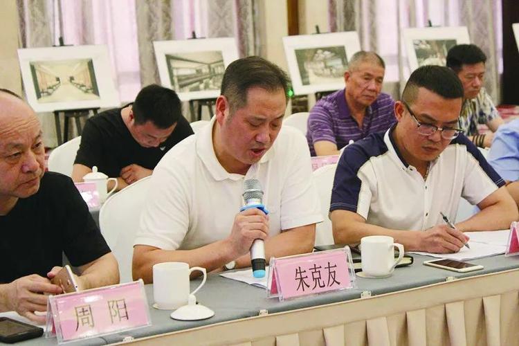 朱克友红船旁的温商书记