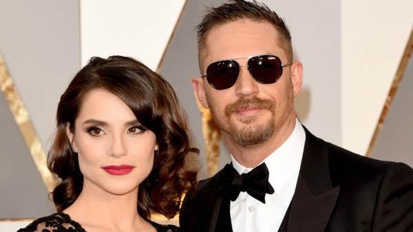 揭秘汤姆哈迪的老婆是谁 两人因戏结缘甜蜜婚礼大曝光