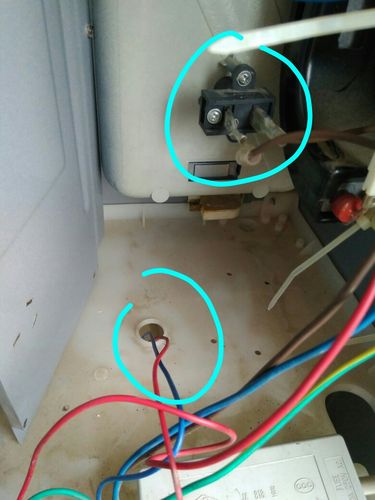 沁园饮水机温控器正常情况下是通?还是断?