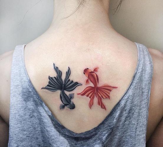 后背小清新阴阳鱼纹身图案