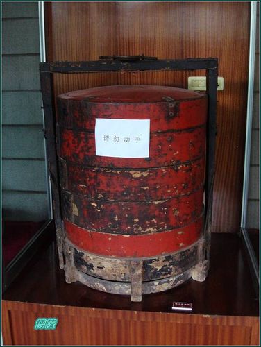 双人抬食盒(元代)