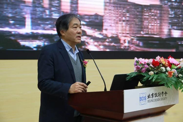 清华大学美术学院教授,博士生导师  王建中