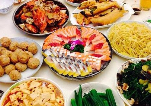 婆婆带我去吃大餐,吃饭的时候,说漏嘴了一句话,我跟老公离了婚