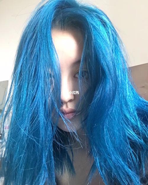 蓝色头发真的好显白_显白_染发膏_漂发_蓝色头发_时尚