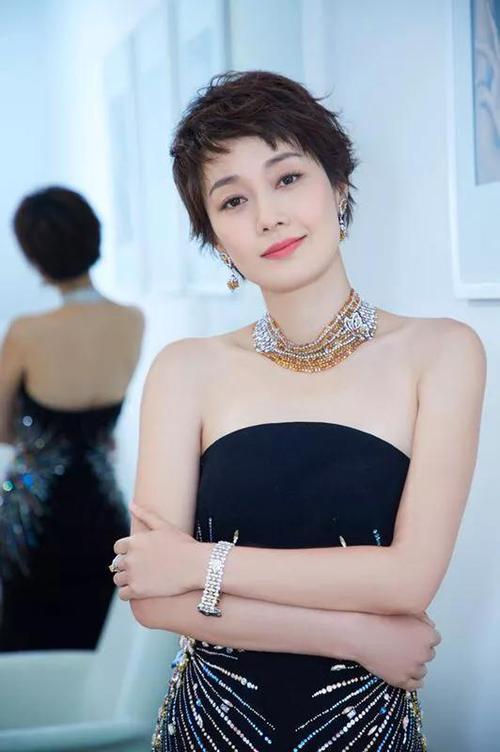 马伊琍写真图集短发尽显精干
