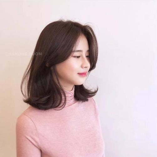 清新优雅的女生气质中发发型也能让你轻松做气质女生哦,特别受女生