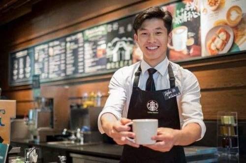 第一次去"星巴克",被服务员问加糖还是牛奶?聪明人会