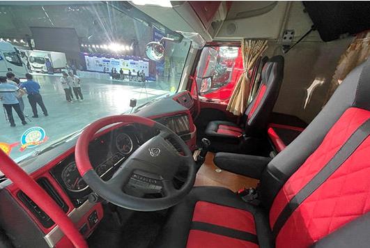 270大马力 订制内饰!国六版乘龙h5绿通载货车全面解析