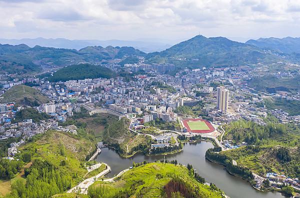 晴山放异彩隆地展新颜晴隆县脱贫攻坚工作综述