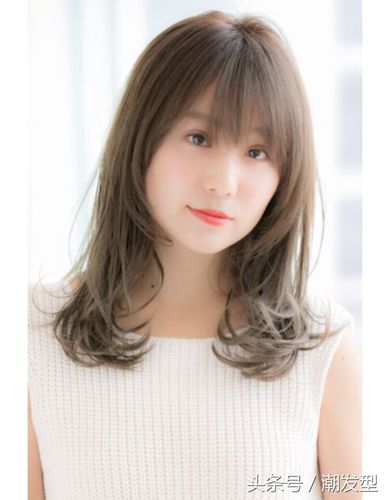 圆脸长发适合的发型13款适合圆脸女生的中长发发型
