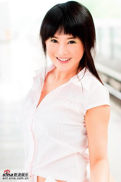 资料图片:演员杨欣性感写真--肤如凝脂
