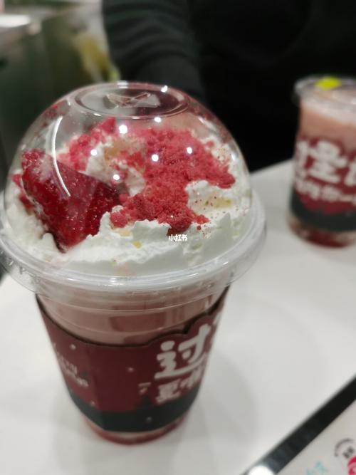 "圣诞限定"—草莓鲜奶麻薯蜂蜜冻或草莓鲜奶蜂蜜冻雪顶,从造型到颜色