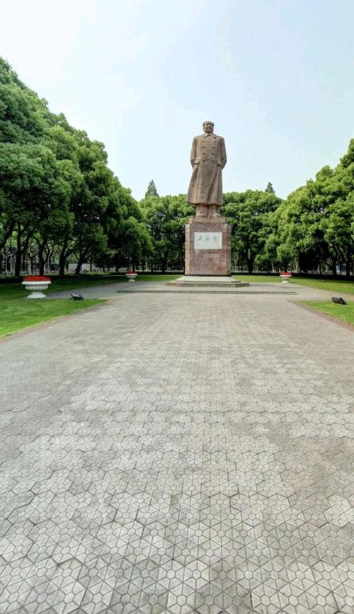 努力前程——复旦大学