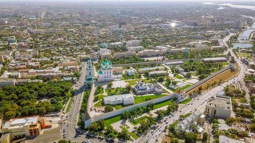 阿斯特拉罕克里姆林宫的鸟瞰图, 历史和建筑建筑群.