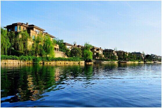 高端别墅首现"准入"机制 棕榈泉独栋别墅带"公约"销售