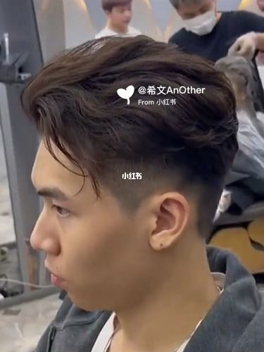 最帅港风侧背头_背头_港风_三里屯soho自由行热门攻略