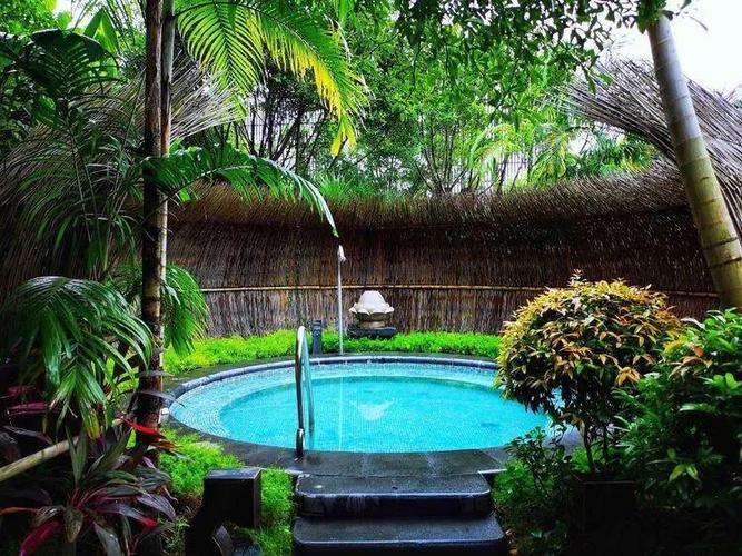 温泉中心拥有4个不同主题,26个室外温泉泡池.