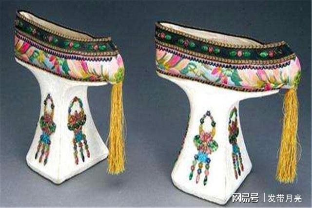 清朝妃子为啥要穿花盆底鞋不只为美观更主要为了方便皇帝