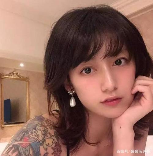 黑尾酱又作妖,意外曝家中疑挂"东亚病夫"牌匾,任何辩解都苍白