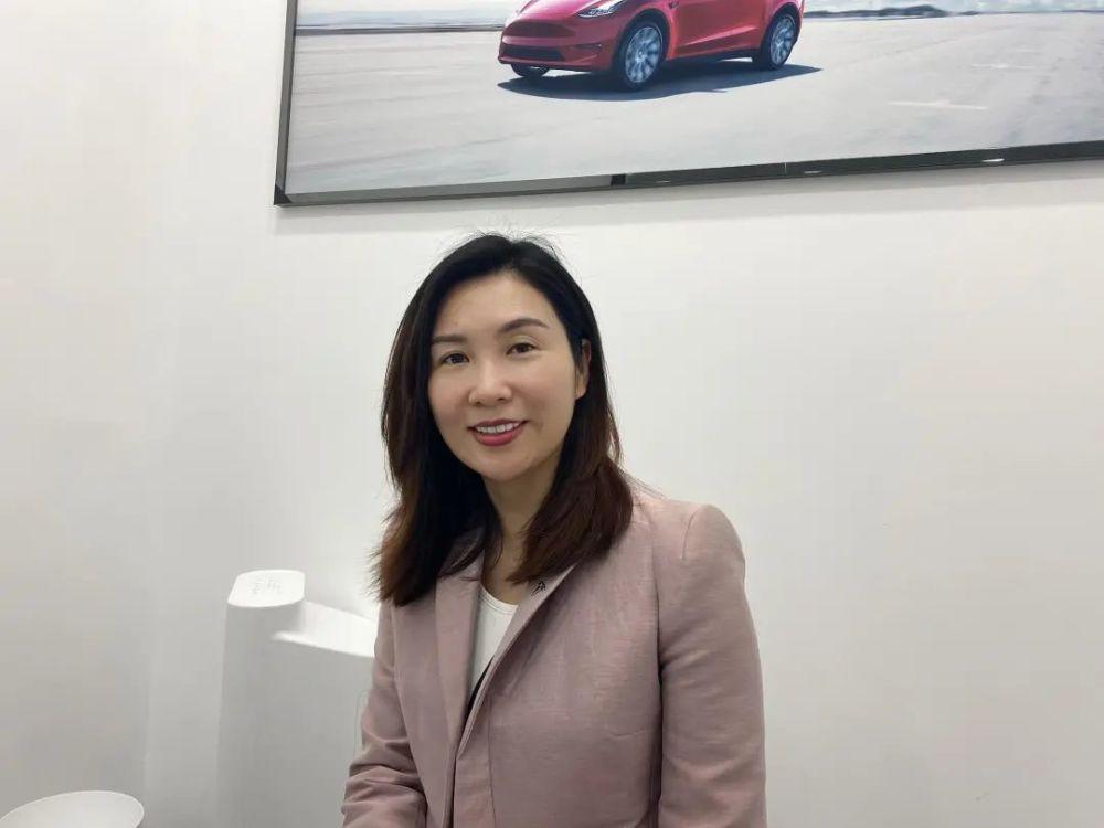 >>>【相关】近日,女车主张女士站在特斯拉车顶维权,质疑特斯拉刹车