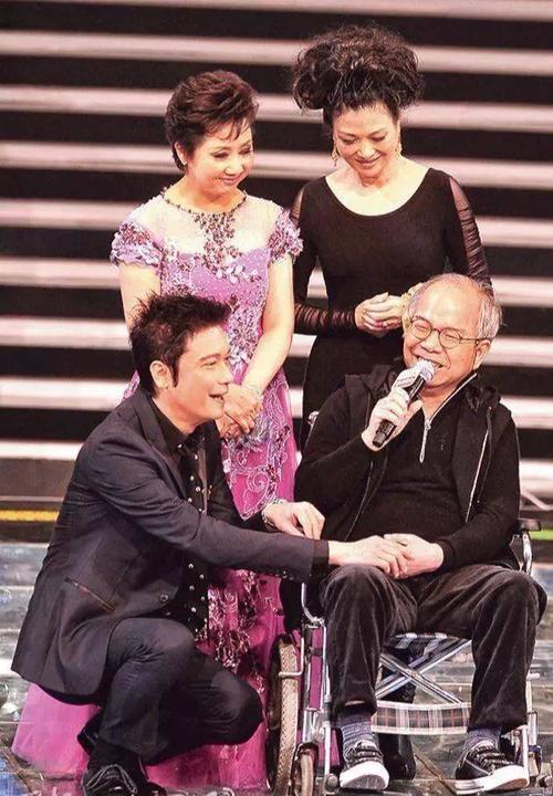 对于恩师卢国沾的演唱会亦是尽心尽力,全力以赴.