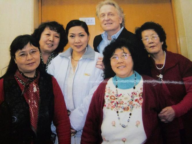 与沈丹萍丈夫及朋友合影