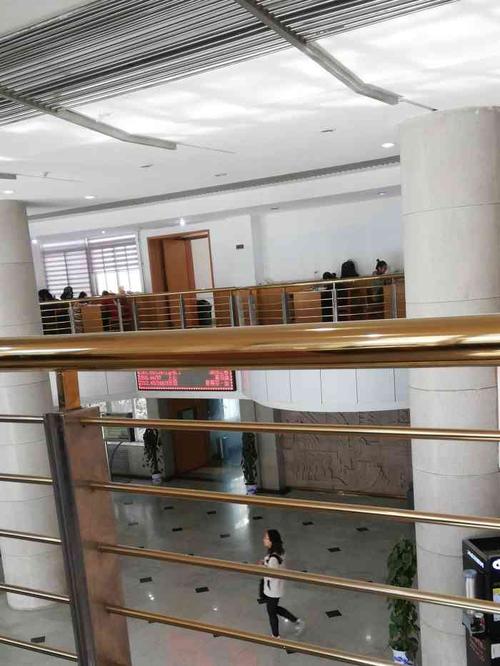 西安建筑科技大学图书馆-"赶上期末复习,吃完饭就过来图书馆坐一会儿.