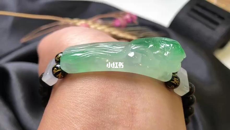 翡翠手牌木那种料子狐狸手牌_珠宝_时尚_配饰