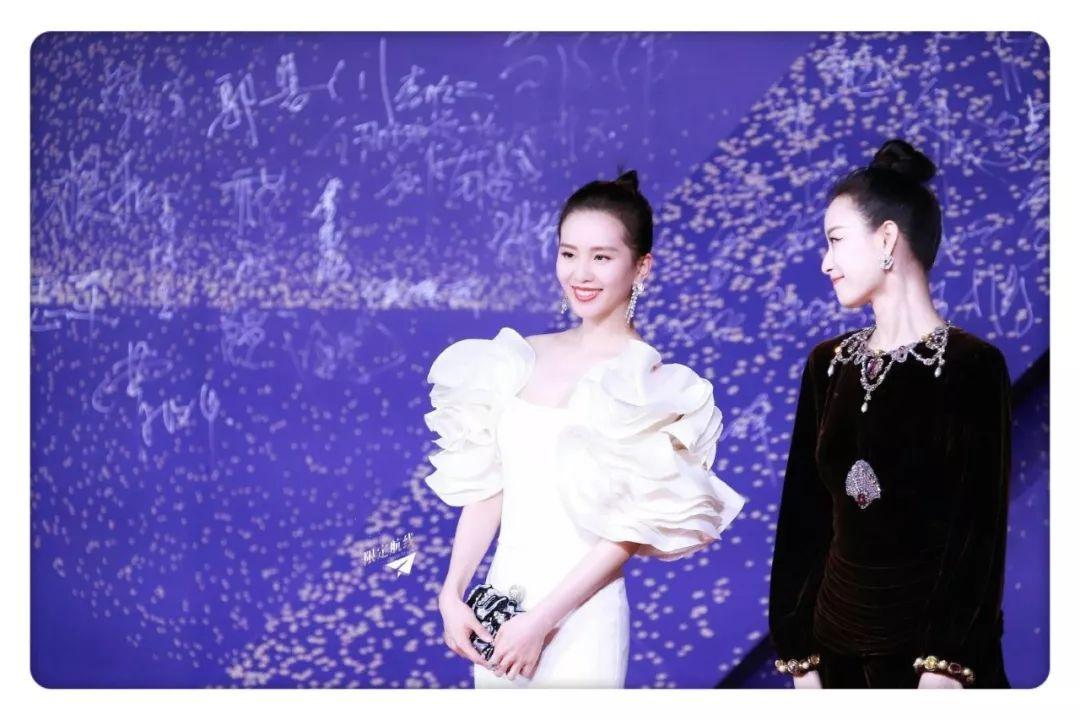 刘诗诗 倪妮惊艳同框:体态完爆20岁,永远年轻的女人都做到了这一点!