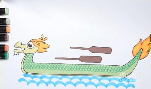 01 先把龙舟的龙头画出来,龙头是侧面的,只画一只眼,把龙须,龙角也画