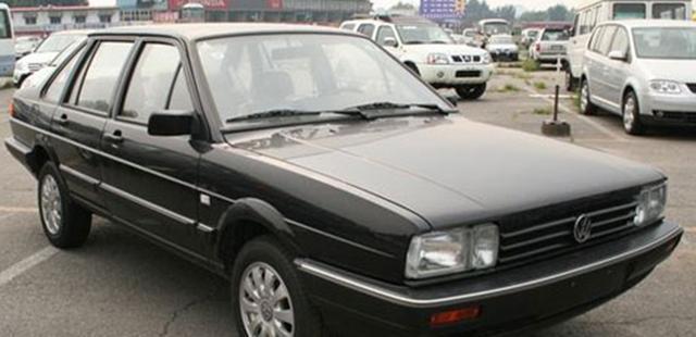 桑塔纳库存车只卖三万,连座椅塑料膜都还没撕,车主:给