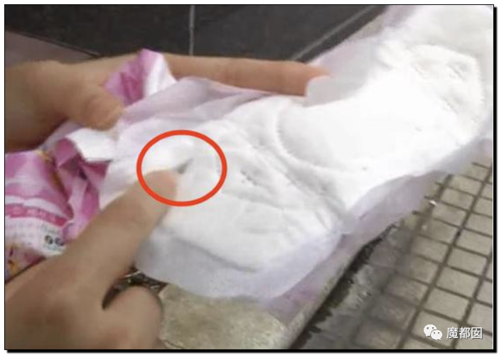 毛骨悚然超人气七度空间牌卫生巾内惊现恐怖尖锐针头