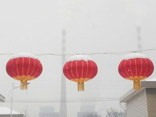 雪中的灯笼