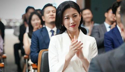 精英律师的栗娜真在玩儿票?从好莱坞到国产剧演女二一