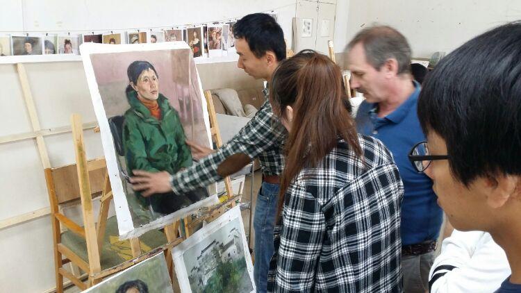 艺术广播----俄罗斯下诺哥勒德市画家造访济南大学美术学院