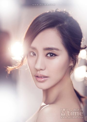 王智内衣写真女演员王智内衣王智胸围