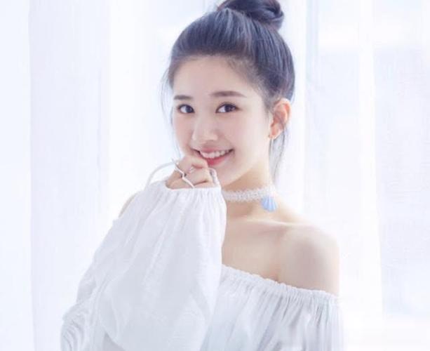 谁还说赵露思整容?14岁自拍照被用作qq头像,90后非主流的最爱